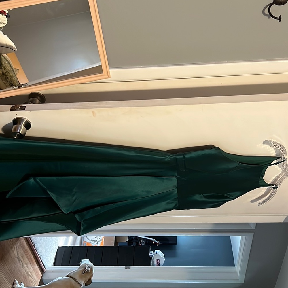 Lulu’s dress hi/low cut emerald green